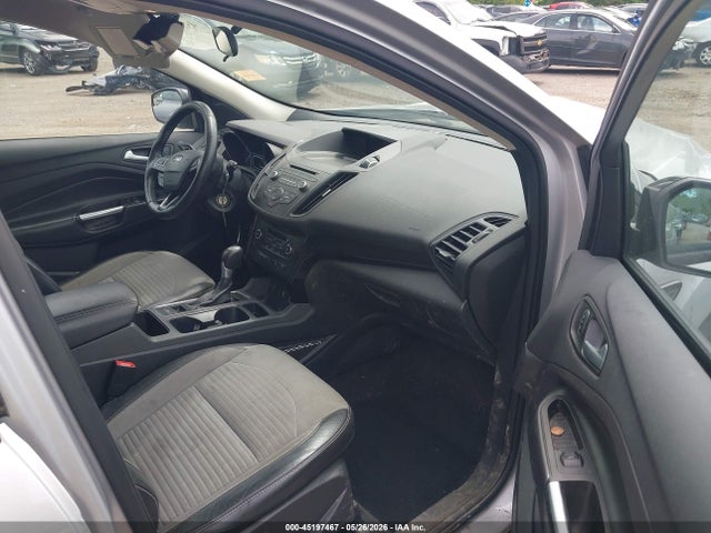 45197467 :رقم المزاد ، 1FMCU0GD4HUE52589 vin ، 2017 Ford Escape Se مزاد بيع