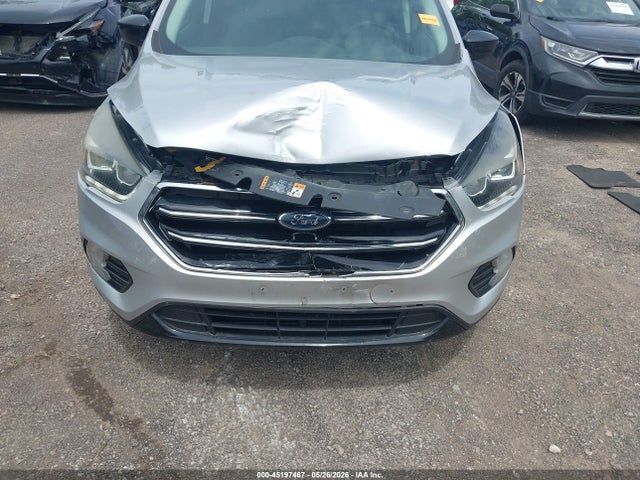 45197467 :رقم المزاد ، 1FMCU0GD4HUE52589 vin ، 2017 Ford Escape Se مزاد بيع