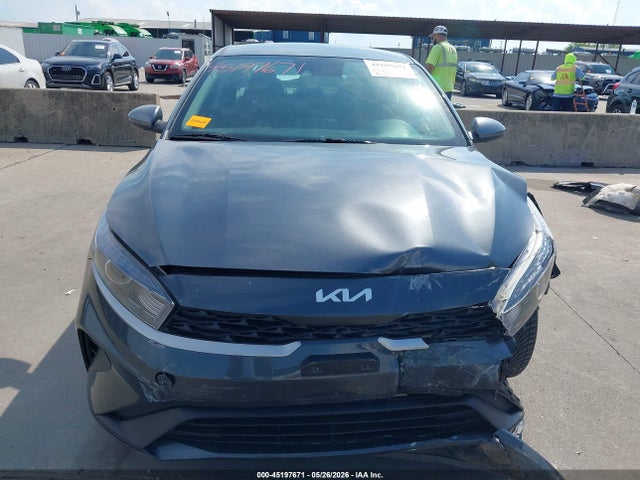 2023 Kia Forte Lxs მანქანა იყიდება აუქციონზე, vin: 3KPF24AD1PE586402, აუქციონის ნომერი: 45197671