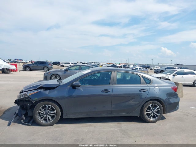 2023 Kia Forte Lxs მანქანა იყიდება აუქციონზე, vin: 3KPF24AD1PE586402, აუქციონის ნომერი: 45197671