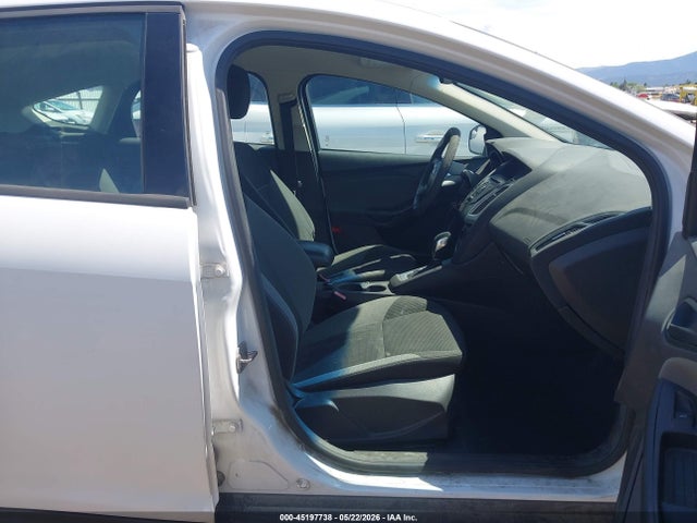 45197738 :رقم المزاد ، 1FAHP3K23CL330772 vin ، 2012 Ford Focus Se مزاد بيع