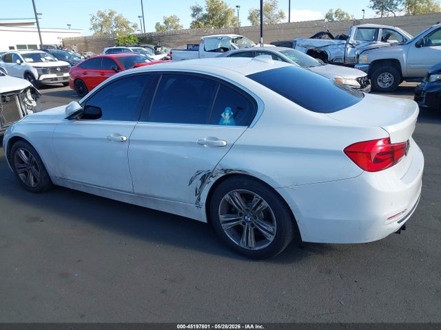 45197801 :رقم المزاد ، WBA8B9C57HK676371 vin ، 2017 Bmw 330i مزاد بيع