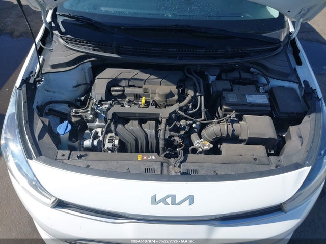 2022 Kia Rio S მანქანა იყიდება აუქციონზე, vin: 3KPA24AD7NE478857, აუქციონის ნომერი: 45197874