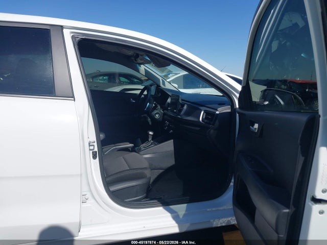 2022 Kia Rio S მანქანა იყიდება აუქციონზე, vin: 3KPA24AD7NE478857, აუქციონის ნომერი: 45197874