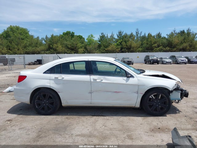 45198288 :رقم المزاد ، 1C3CCBBB8DN694495 vin ، 2013 Chrysler 200 Touring مزاد بيع
