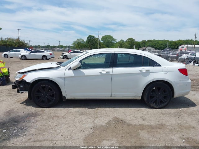 45198288 :رقم المزاد ، 1C3CCBBB8DN694495 vin ، 2013 Chrysler 200 Touring مزاد بيع