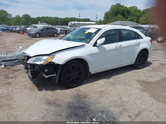 45198288 :رقم المزاد ، 1C3CCBBB8DN694495 vin ، 2013 Chrysler 200 Touring مزاد بيع