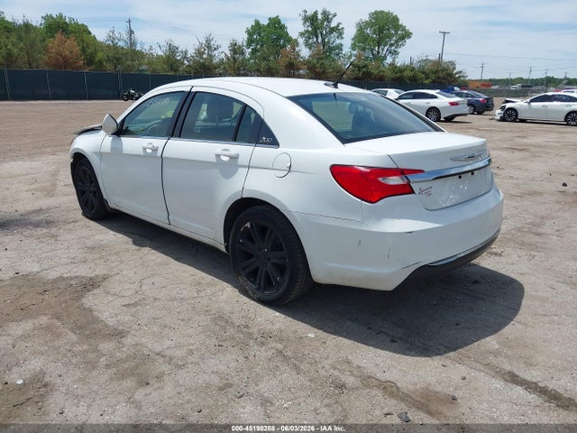 45198288 :رقم المزاد ، 1C3CCBBB8DN694495 vin ، 2013 Chrysler 200 Touring مزاد بيع