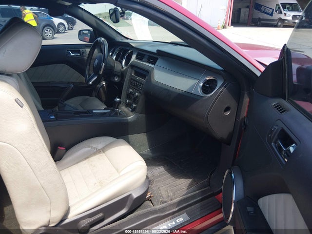 45198298 :رقم المزاد ، 1ZVBP8EM3C5217982 vin ، 2012 Ford Mustang V6 Premium مزاد بيع
