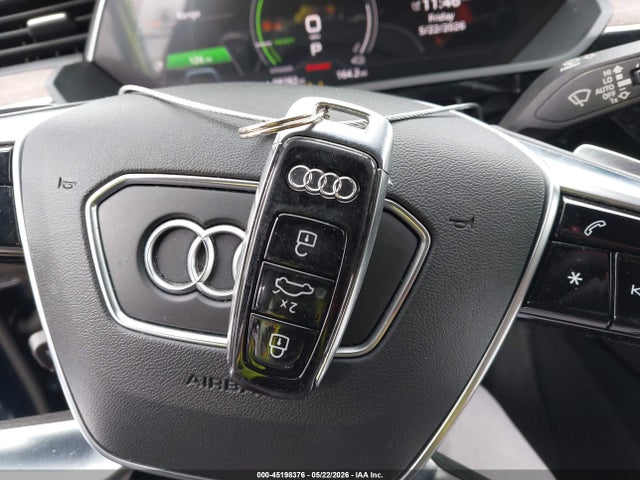 Продаж на аукціоні авто 2022 Audi E-tron Premium Quattro, vin: WA1AABGE9NB009784, номер лоту: 45198376