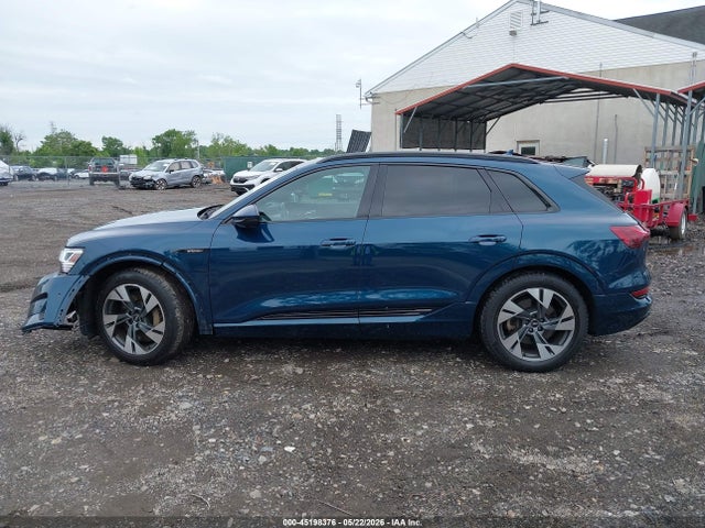Продаж на аукціоні авто 2022 Audi E-tron Premium Quattro, vin: WA1AABGE9NB009784, номер лоту: 45198376