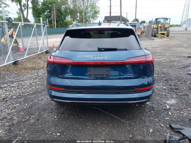 Продаж на аукціоні авто 2022 Audi E-tron Premium Quattro, vin: WA1AABGE9NB009784, номер лоту: 45198376