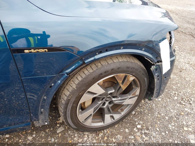 Продаж на аукціоні авто 2022 Audi E-tron Premium Quattro, vin: WA1AABGE9NB009784, номер лоту: 45198376