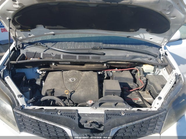 Toyota Sienna Se 8 Passenger 2018 5TDXZ3DC8JS903568 Image 10