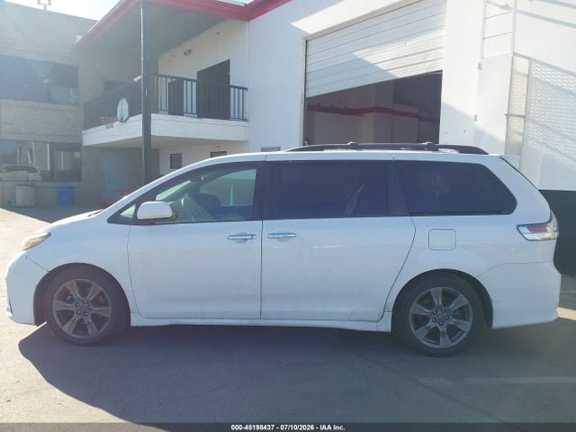 Toyota Sienna Se 8 Passenger 2018 5TDXZ3DC8JS903568 Image 14