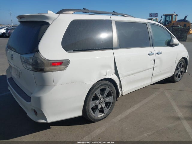 Toyota Sienna Se 8 Passenger 2018 5TDXZ3DC8JS903568 Image 4