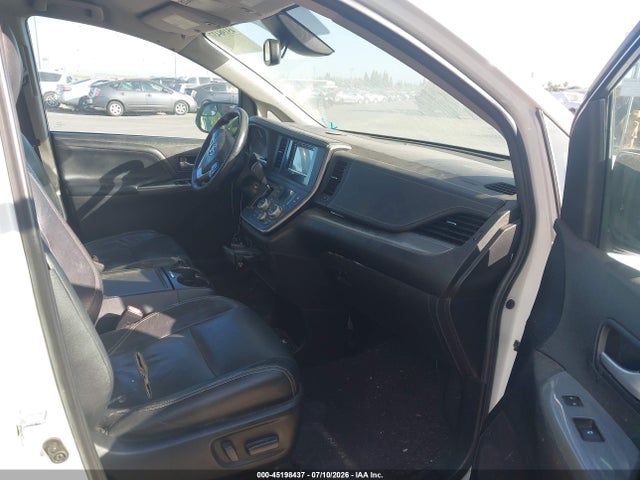 5TDXZ3DC8JS903568 Toyota Sienna Se 8 Passenger