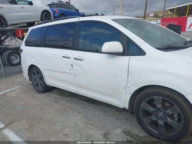 5TDXZ3DC8JS903568 Toyota Sienna Se 8 Passenger