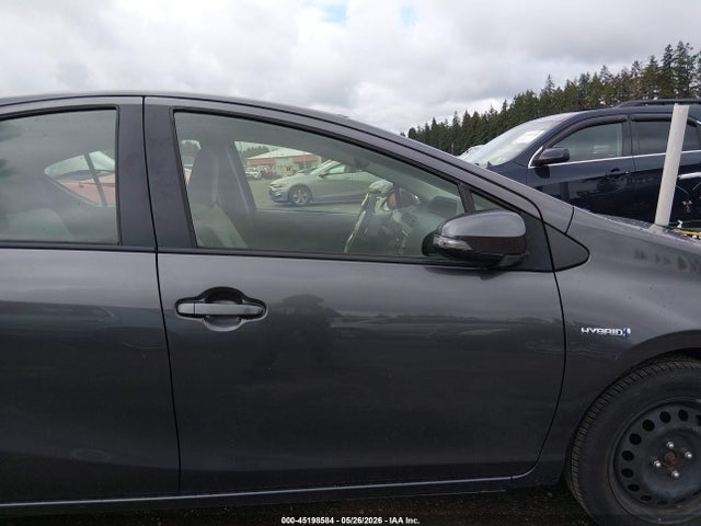 JTDKDTB31G1132016 Toyota Prius C One