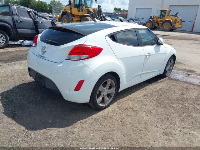 2015 Hyundai Veloster მანქანა იყიდება აუქციონზე, vin: KMHTC6ADXFU228481, აუქციონის ნომერი: 45198647