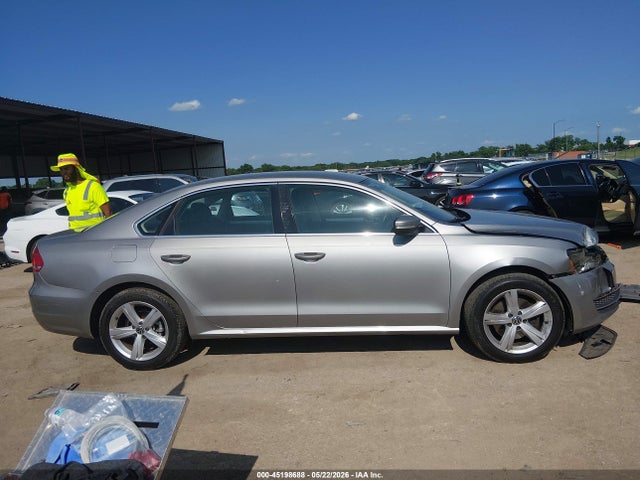 2013 Volkswagen Passat 2.5l Se მანქანა იყიდება აუქციონზე, vin: 1VWBP7A32DC021102, აუქციონის ნომერი: 45198688