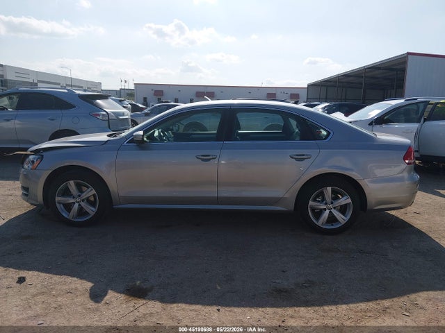 2013 Volkswagen Passat 2.5l Se მანქანა იყიდება აუქციონზე, vin: 1VWBP7A32DC021102, აუქციონის ნომერი: 45198688