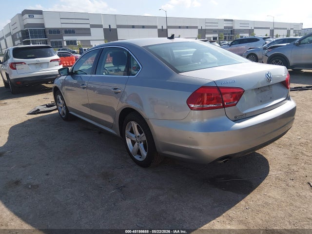 2013 Volkswagen Passat 2.5l Se მანქანა იყიდება აუქციონზე, vin: 1VWBP7A32DC021102, აუქციონის ნომერი: 45198688