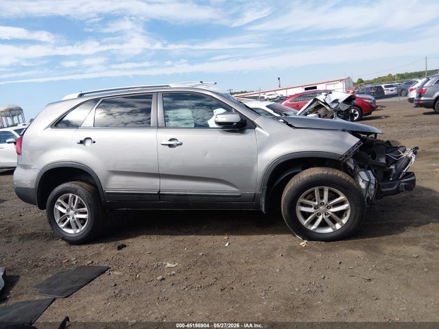 45198904 :رقم المزاد ، 5XYKT4A67FG635584 vin ، 2015 Kia Sorento Lx مزاد بيع