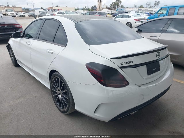 Mercedes-Benz C 300 2018 55SWF4JB0JU263879 Image 3