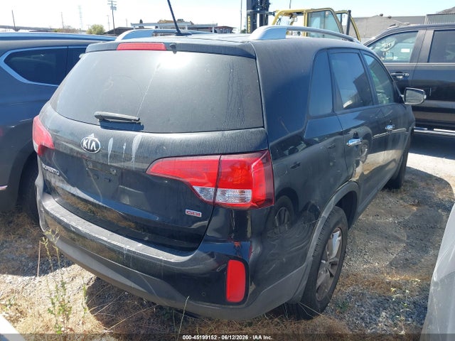 KIA SORENTO LX 2015 5XYKT4A62FG654625 Image 4