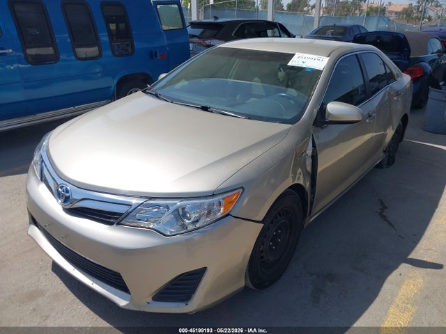 4T1BD1FKXEU129936 Toyota Camry Hybrid Le