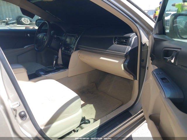4T1BD1FKXEU129936 Toyota Camry Hybrid Le