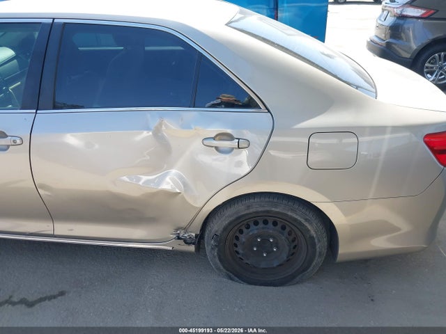 4T1BD1FKXEU129936 Toyota Camry Hybrid Le