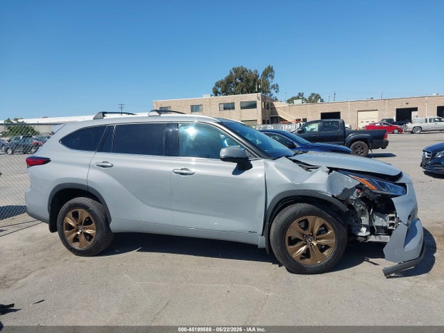 2022 Toyota Highlander Hybrid Xle Bronze Edition მანქანა იყიდება აუქციონზე, vin: 5TDABRCH6NS552742, აუქციონის ნომერი: 45199588