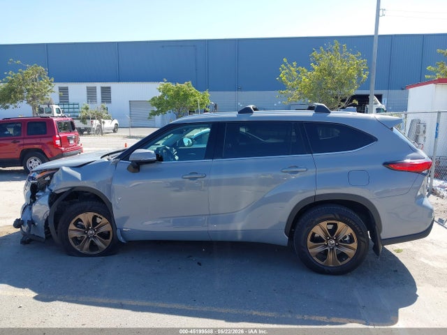 2022 Toyota Highlander Hybrid Xle Bronze Edition მანქანა იყიდება აუქციონზე, vin: 5TDABRCH6NS552742, აუქციონის ნომერი: 45199588