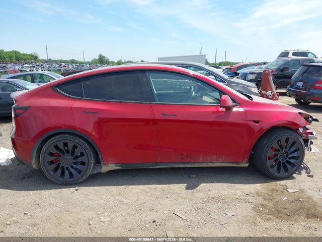 2024 Tesla Model Y Performance Dual Motor All-wheel Drive მანქანა იყიდება აუქციონზე, vin: 7SAYGDEF2RA272180, აუქციონის ნომერი: 45199641