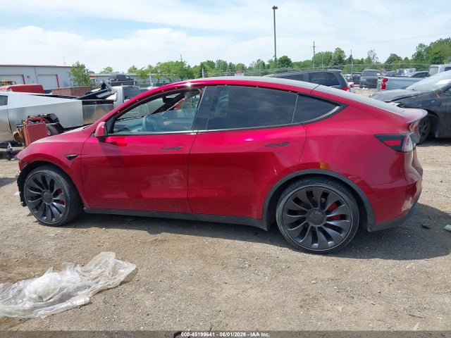 2024 Tesla Model Y Performance Dual Motor All-wheel Drive მანქანა იყიდება აუქციონზე, vin: 7SAYGDEF2RA272180, აუქციონის ნომერი: 45199641