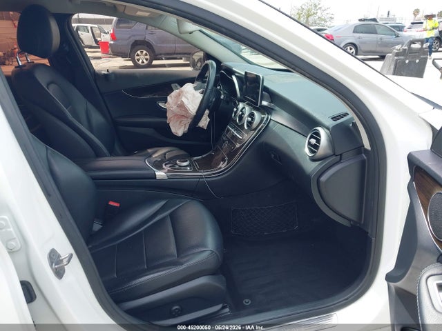 55SWF4JB2HU233423 Mercedes-Benz C 300