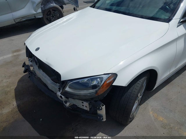 55SWF4JB2HU233423 Mercedes-Benz C 300