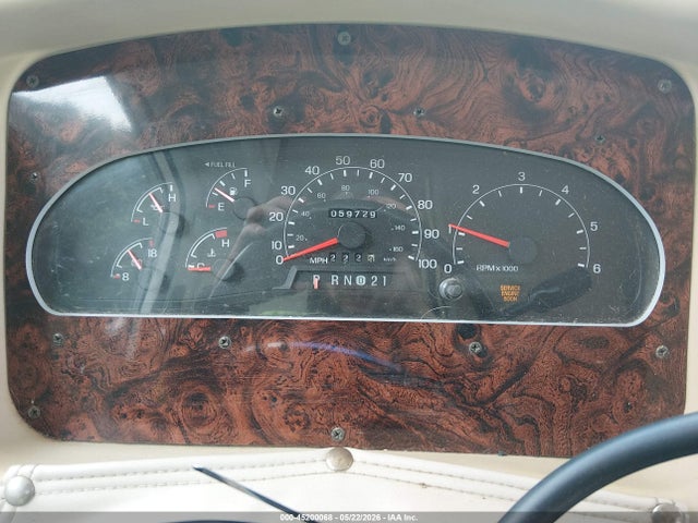 45200068 :رقم المزاد ، 3FCNF53S4XJA25684 vin ، 1999 Ford F550 Super Duty Stripped Chass مزاد بيع