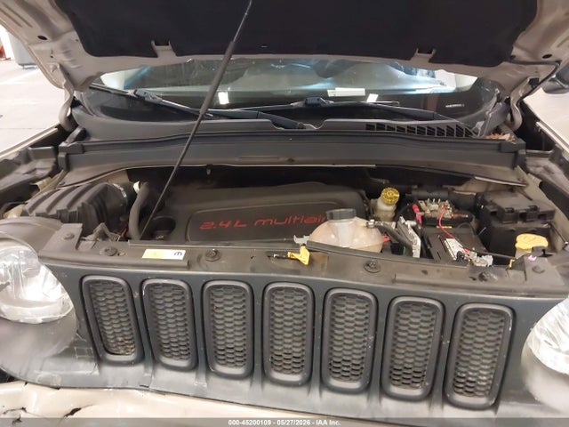 45200109 :رقم المزاد ، ZACCJBCT4GPD01273 vin ، 2016 Jeep Renegade Trailhawk مزاد بيع