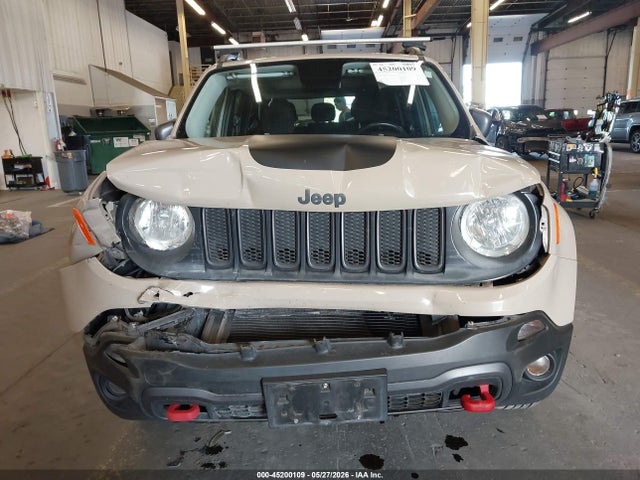 45200109 :رقم المزاد ، ZACCJBCT4GPD01273 vin ، 2016 Jeep Renegade Trailhawk مزاد بيع