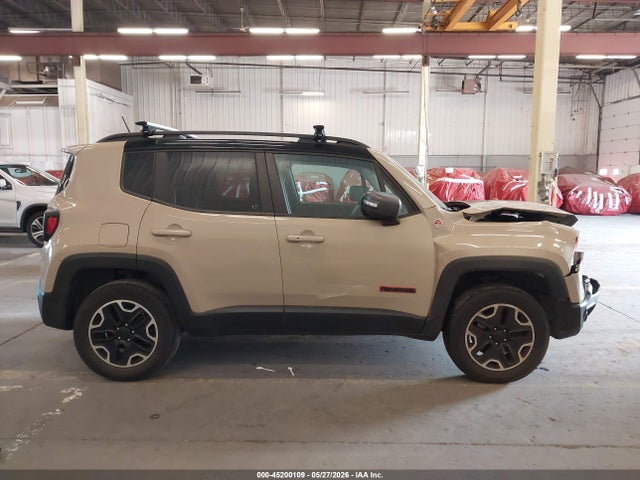 45200109 :رقم المزاد ، ZACCJBCT4GPD01273 vin ، 2016 Jeep Renegade Trailhawk مزاد بيع