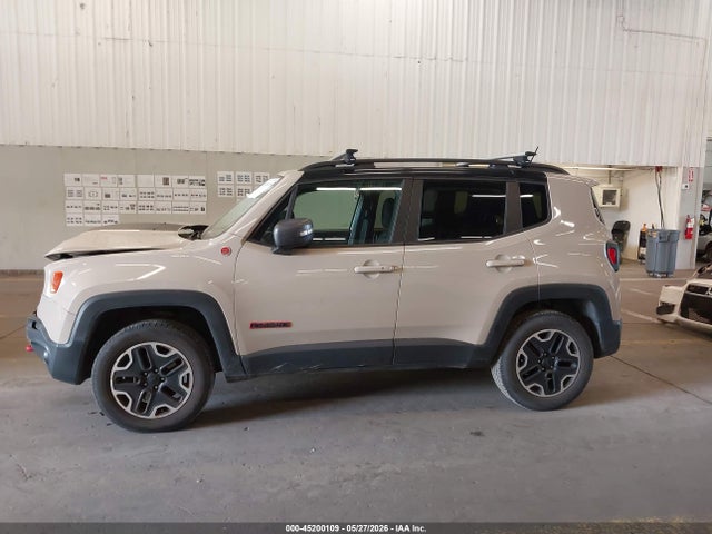 45200109 :رقم المزاد ، ZACCJBCT4GPD01273 vin ، 2016 Jeep Renegade Trailhawk مزاد بيع