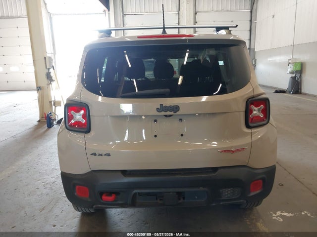 45200109 :رقم المزاد ، ZACCJBCT4GPD01273 vin ، 2016 Jeep Renegade Trailhawk مزاد بيع
