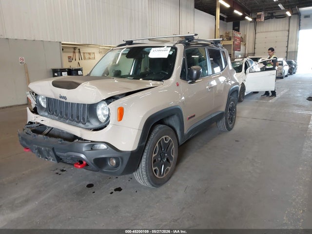 45200109 :رقم المزاد ، ZACCJBCT4GPD01273 vin ، 2016 Jeep Renegade Trailhawk مزاد بيع