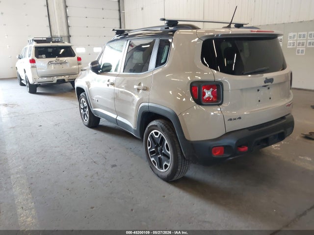 45200109 :رقم المزاد ، ZACCJBCT4GPD01273 vin ، 2016 Jeep Renegade Trailhawk مزاد بيع