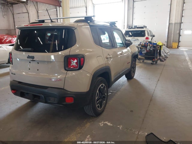 45200109 :رقم المزاد ، ZACCJBCT4GPD01273 vin ، 2016 Jeep Renegade Trailhawk مزاد بيع