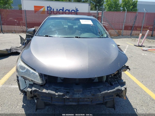 45200263 :رقم المزاد ، 4T1BF1FK9HU747652 vin ، 2017 Toyota Camry Se مزاد بيع