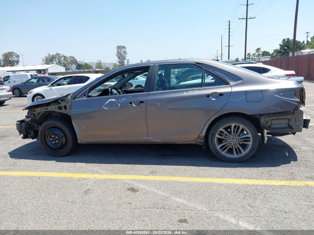 45200263 :رقم المزاد ، 4T1BF1FK9HU747652 vin ، 2017 Toyota Camry Se مزاد بيع